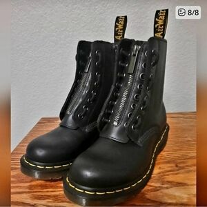 Womens Doc Martens "Air Wairs" SZ 6 Black Boots With "Bouncing Soles"